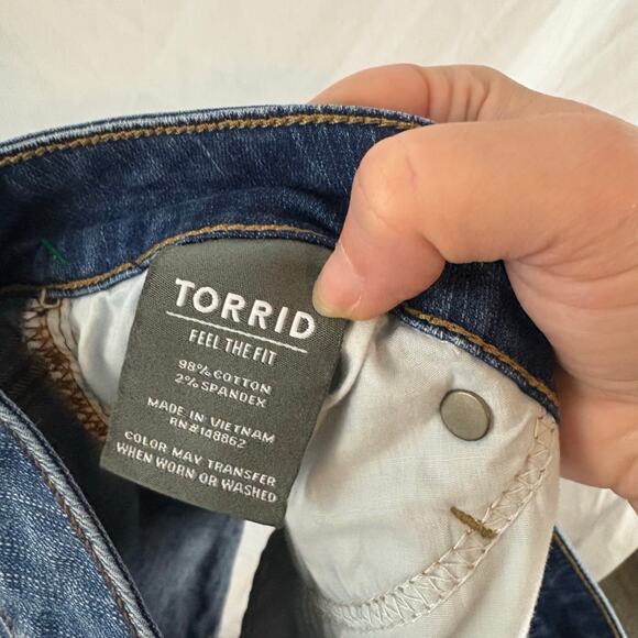 TORRID Shorts Womens 12 Denim Jeans Feel the Fit Stretch Blue Cut Off Summer 3" - Picture 5 of 6